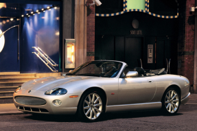 Jaguar XKR（1998-2006）：豪华，血统和性能，12,000欧元
