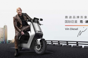 演员Vin Diesel推广电动滑板车