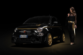 Abarth 595的新“ Scorpioneoro”和“ Yamaha”特别版